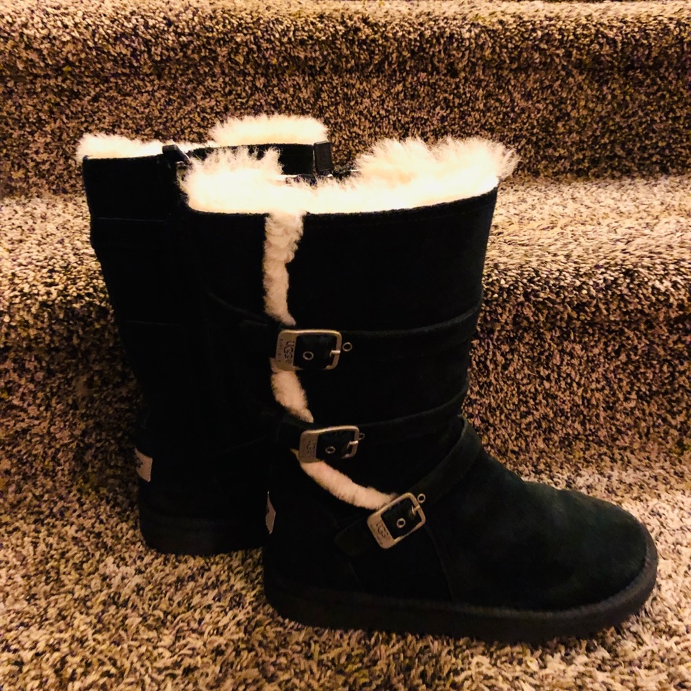 Ugg boots Maddi tripple size  4 youth,fits 6women